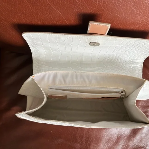Elegant White and Tan Handbag - Picture 6 of 6